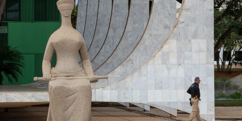 Maioria do STF mantém Moraes, Dino e Zanin em julgamento de Bolsonaro Maioria do STF mantém Moraes, Dino e Zanin em julgamento de Bolsonaro