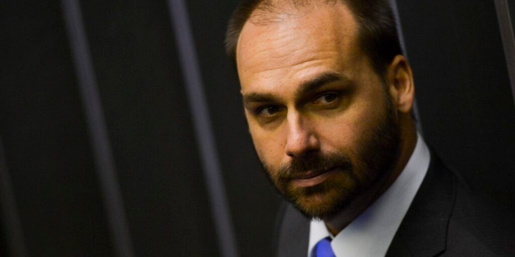 PGR dá parecer contra apreensão do passaporte de Eduardo Bolsonaro PGR dá parecer contra apreensão do passaporte de Eduardo Bolsonaro